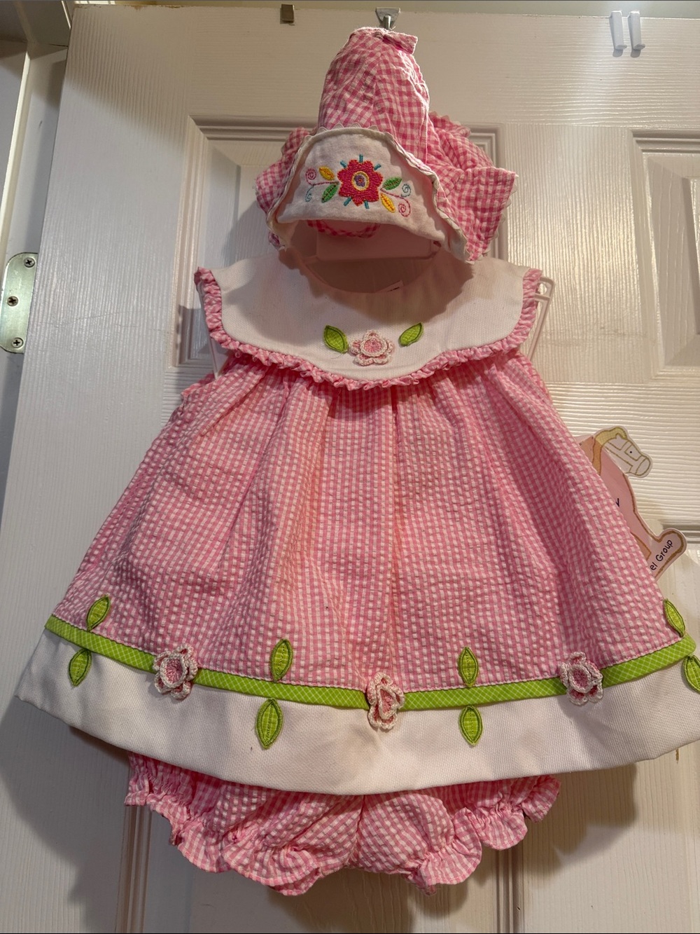 NWT Adorably Sweet Pink & White Seersucker Pinafore & Bloomers Set w Floral Trim
